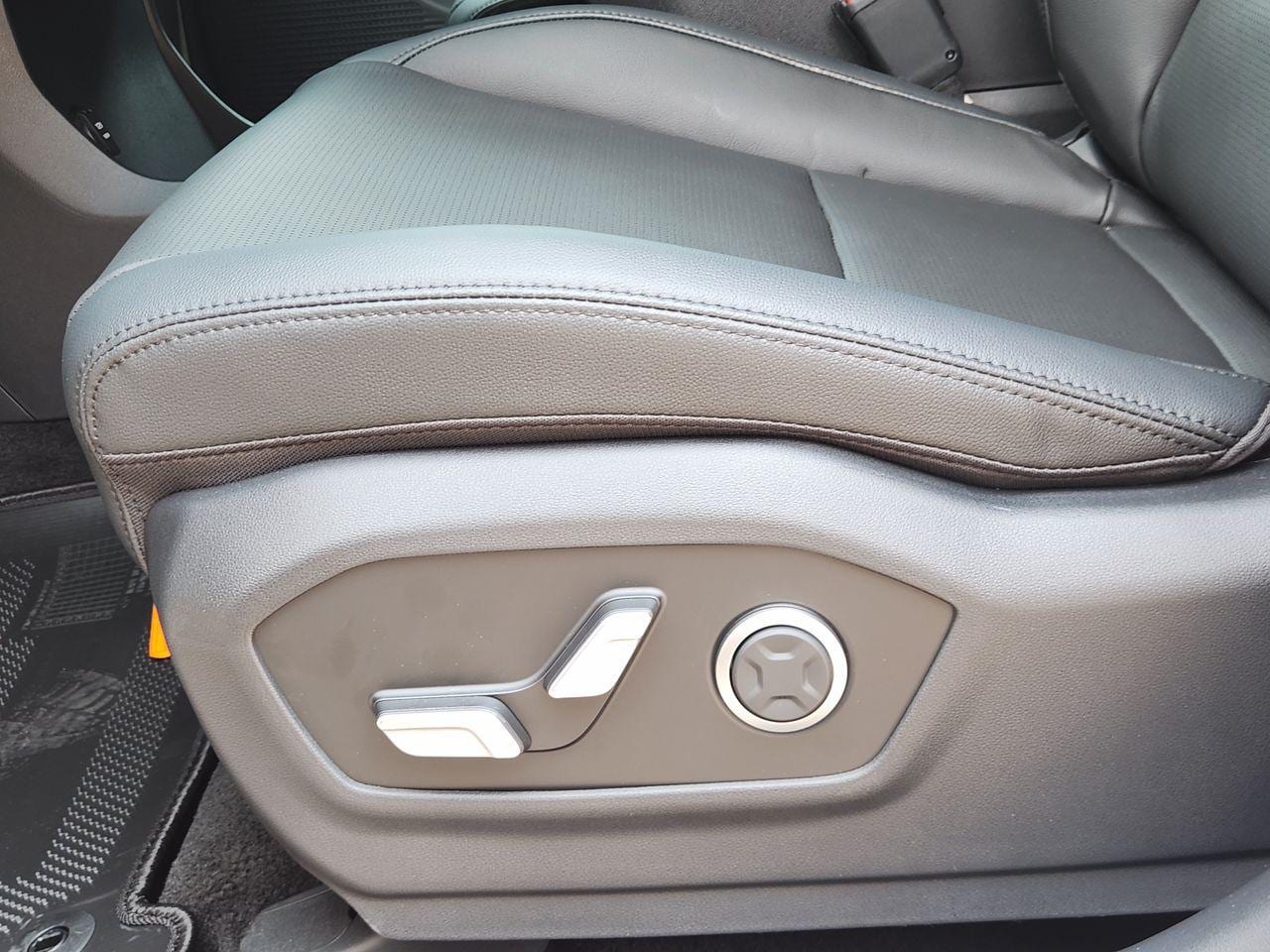 New 2027 Serenity White Hyundai Limited image 25