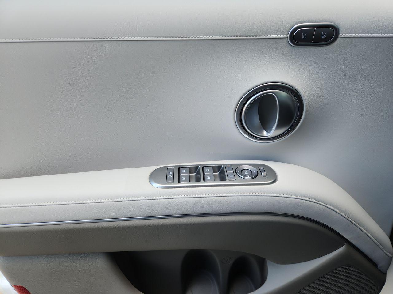 New 2027 Creamy White Pearl Hyundai Limited FWD image 23