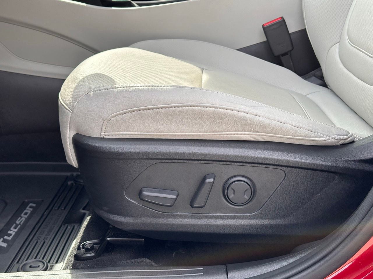 Used 2025 Ultimate Red Hyundai SEL Convenience image 22