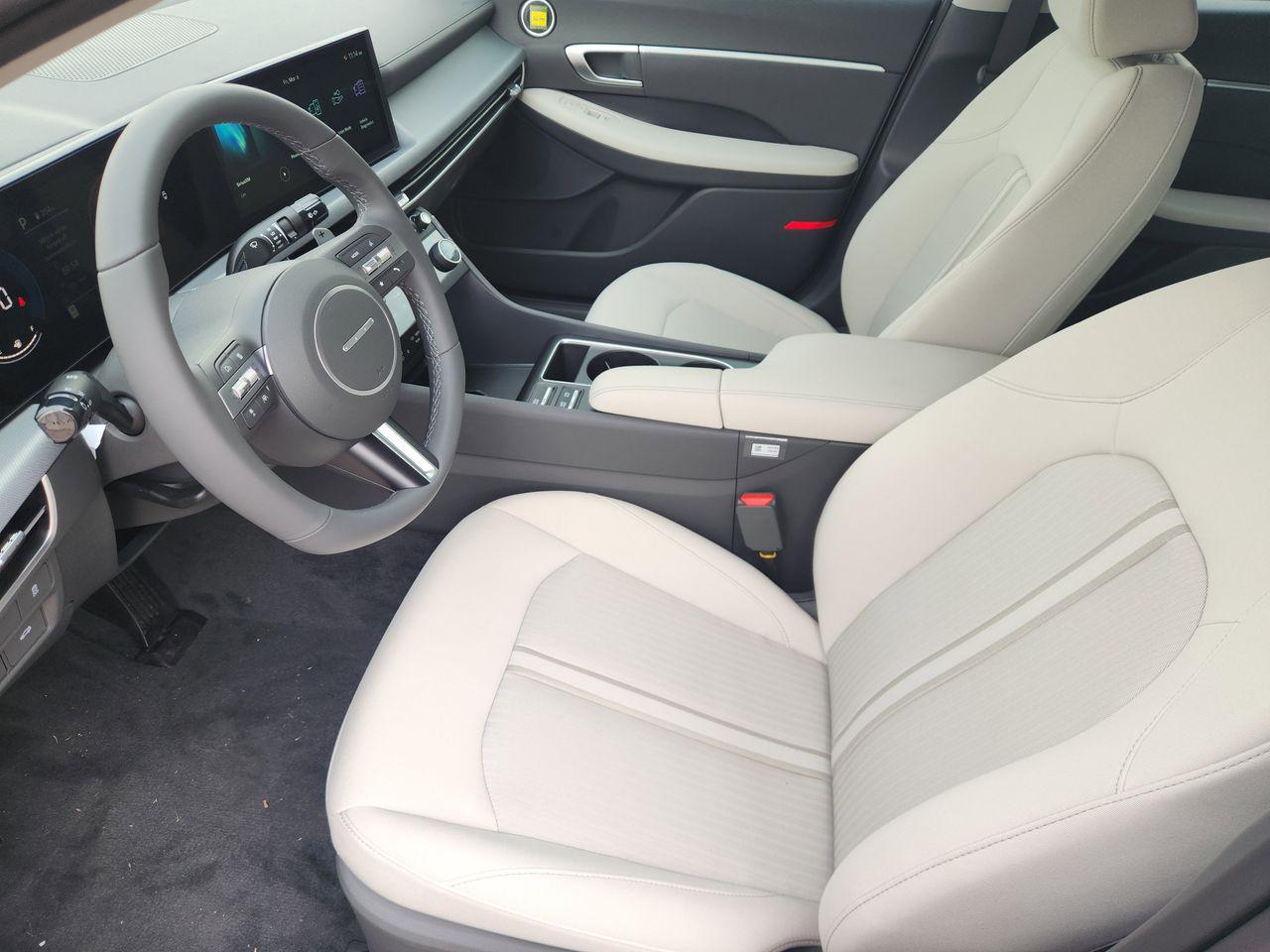 New 2026 T4A Silver Hyundai SEL Sport image 9