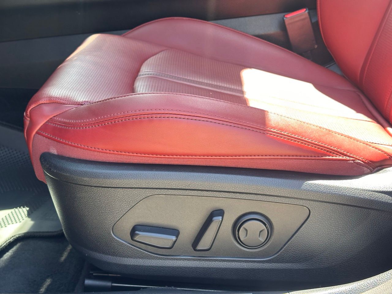 Used 2025 Wolf Gray Kia GT-Line image 28