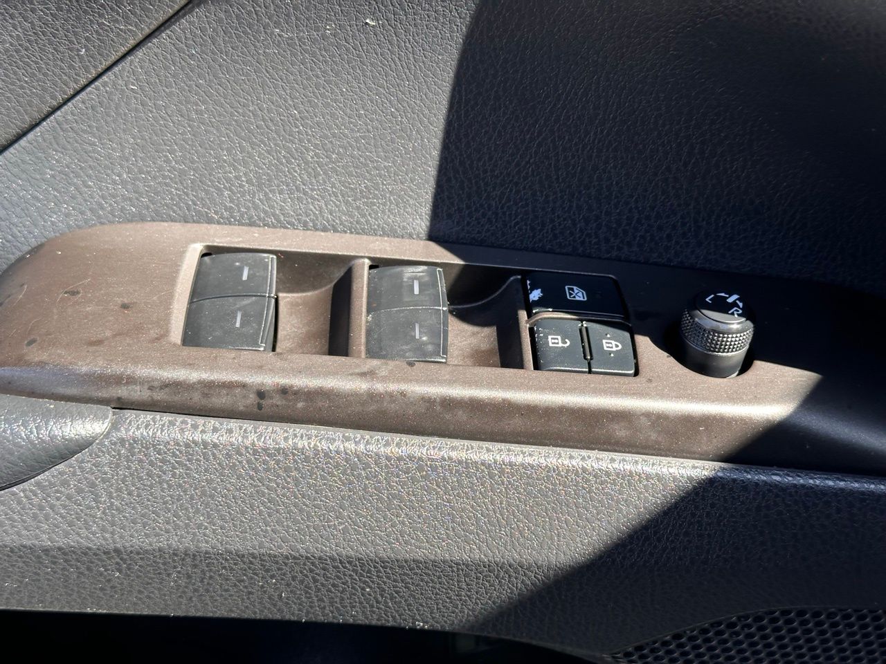 Used 2022 Predawn Gray Mica Toyota LE image 22