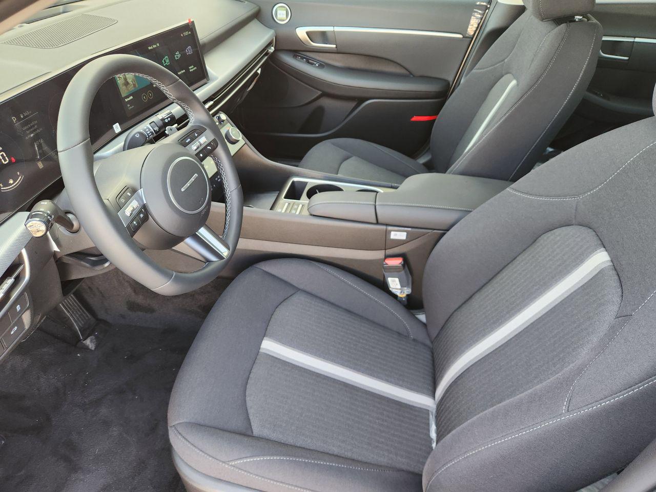 New 2026 T4A Silver Hyundai SEL Sport image 9