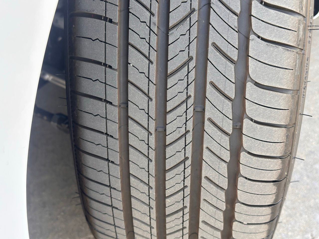 Used 2026 Alta White Genesis 3.3T Sport Prestige image 5