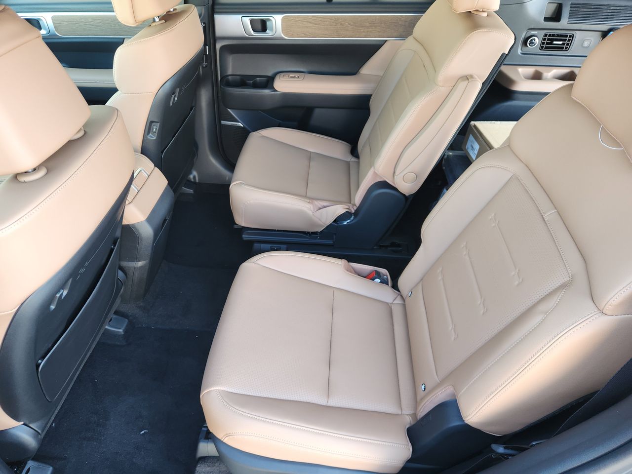 New 2026 PE2 Gray Hyundai Limited FWD image 30