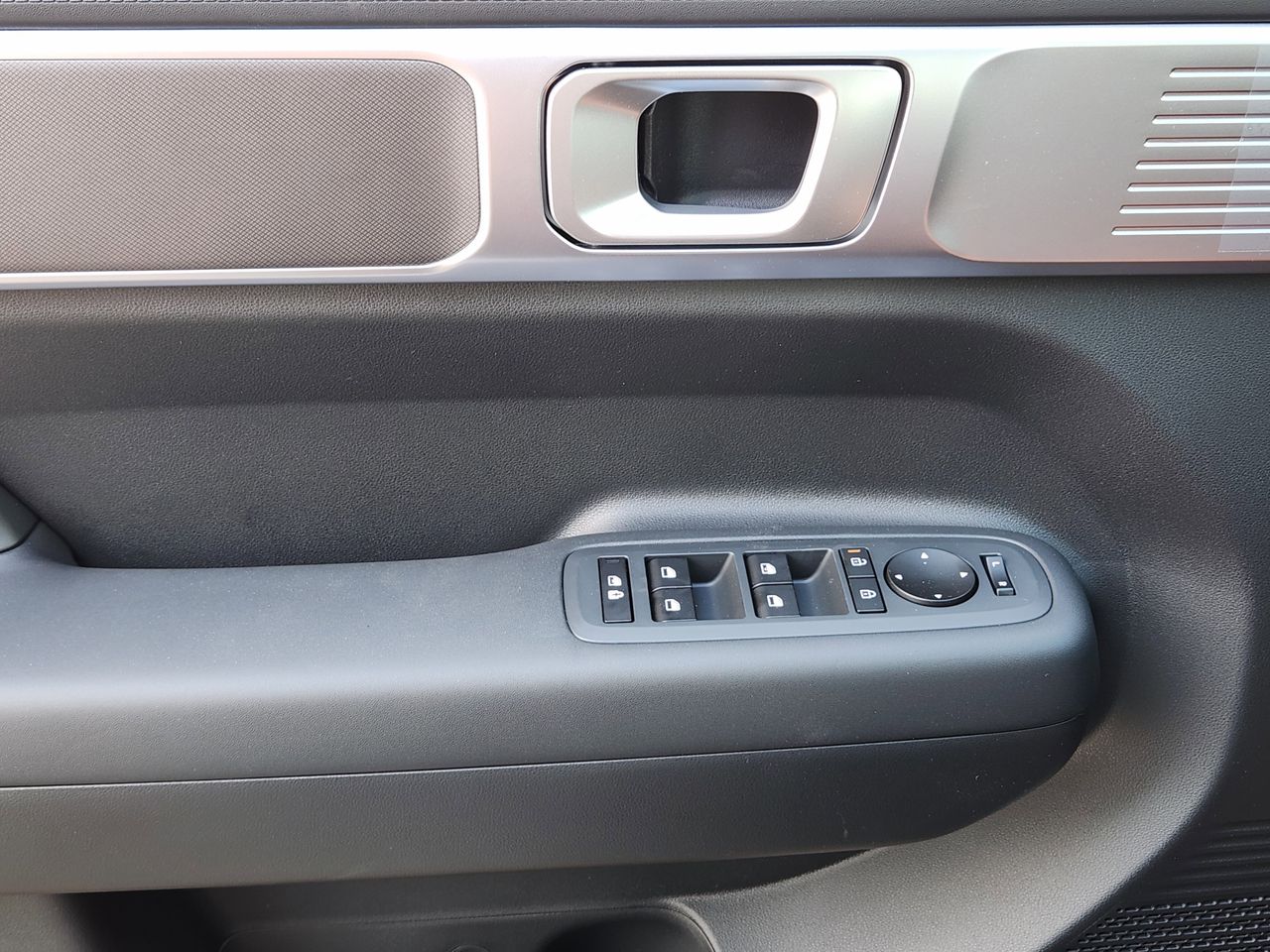 New 2026 W6H White Hyundai SE FWD image 21