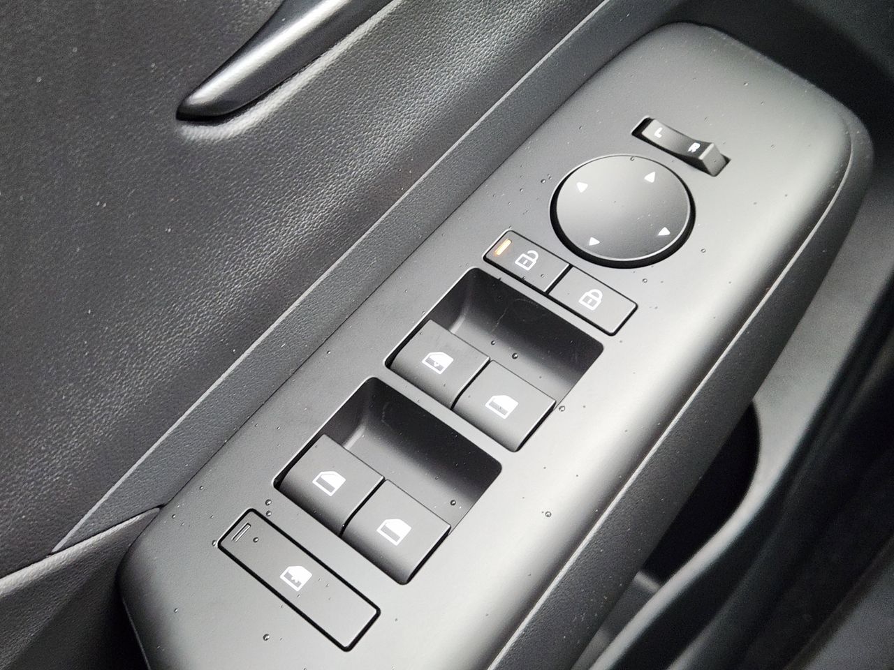 New 2026 SAW White Hyundai SE FWD image 21