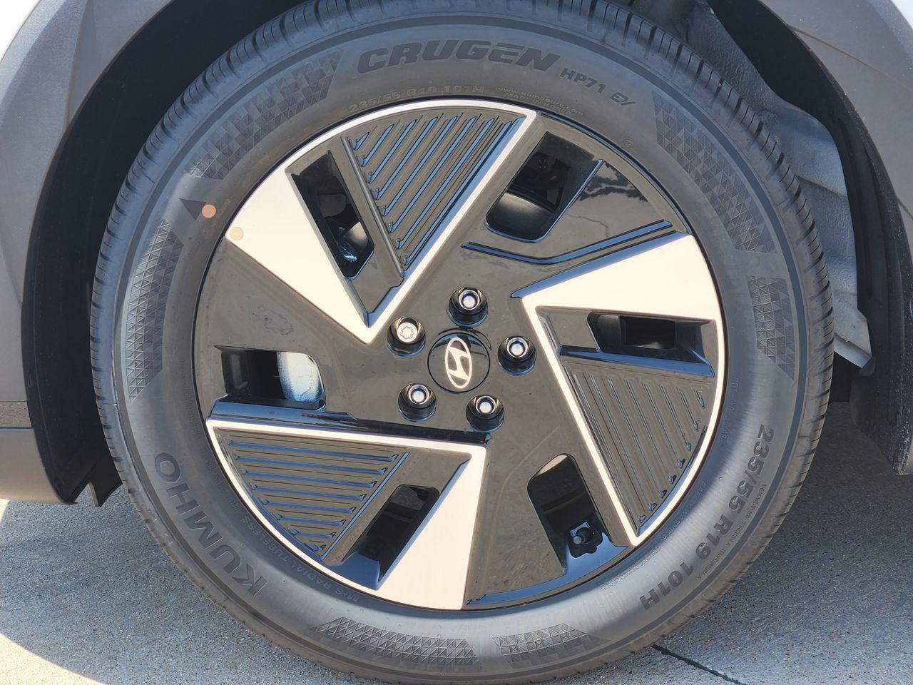 New 2027 SAW/White Hyundai SE image 7