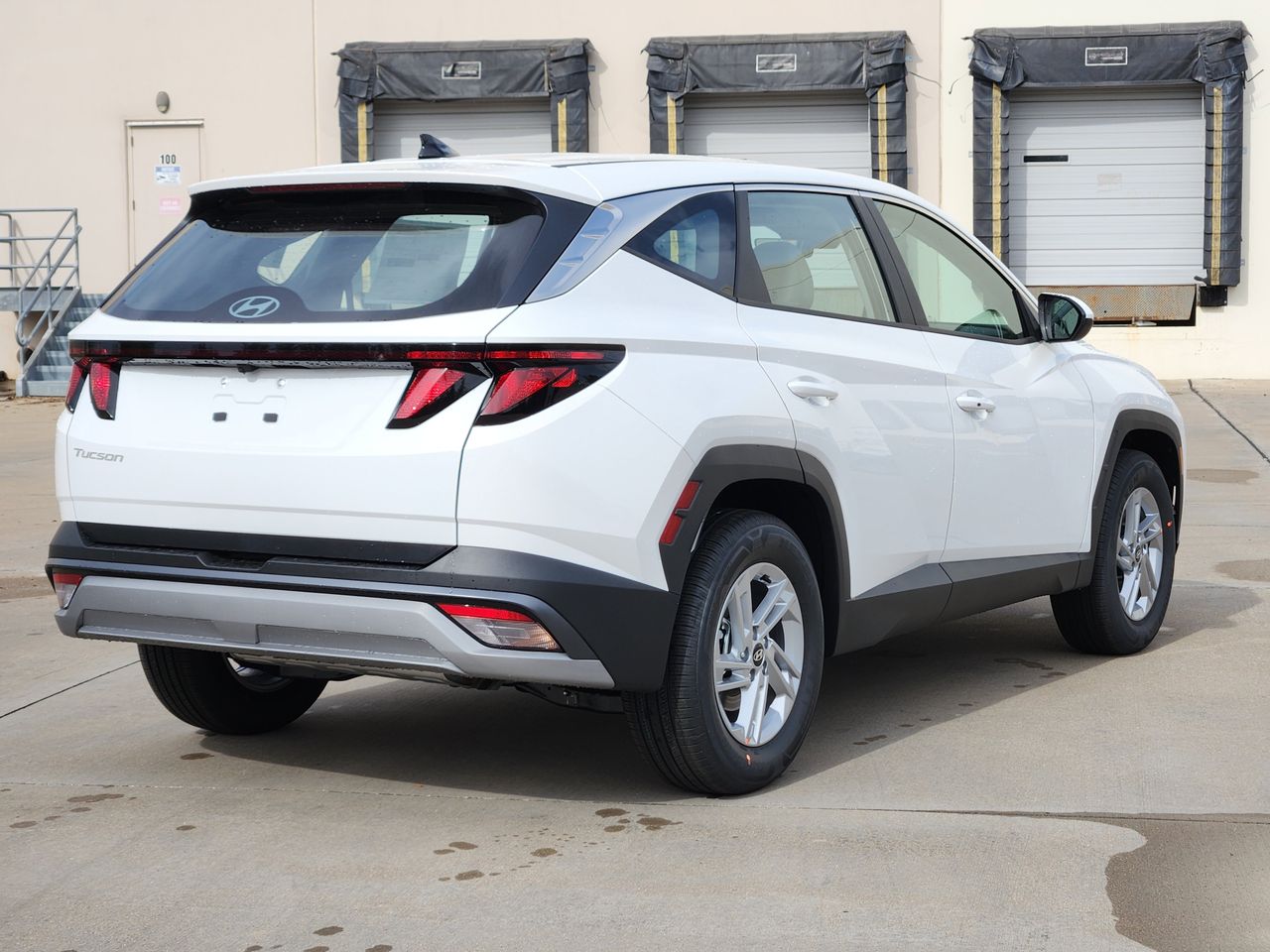 New 2026 W6H White Hyundai SE FWD image 4