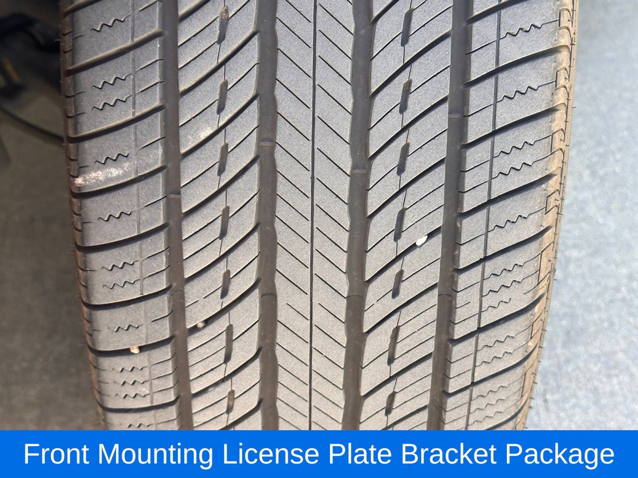 Used 2023 Moonstone Gray Buick Essence image 3