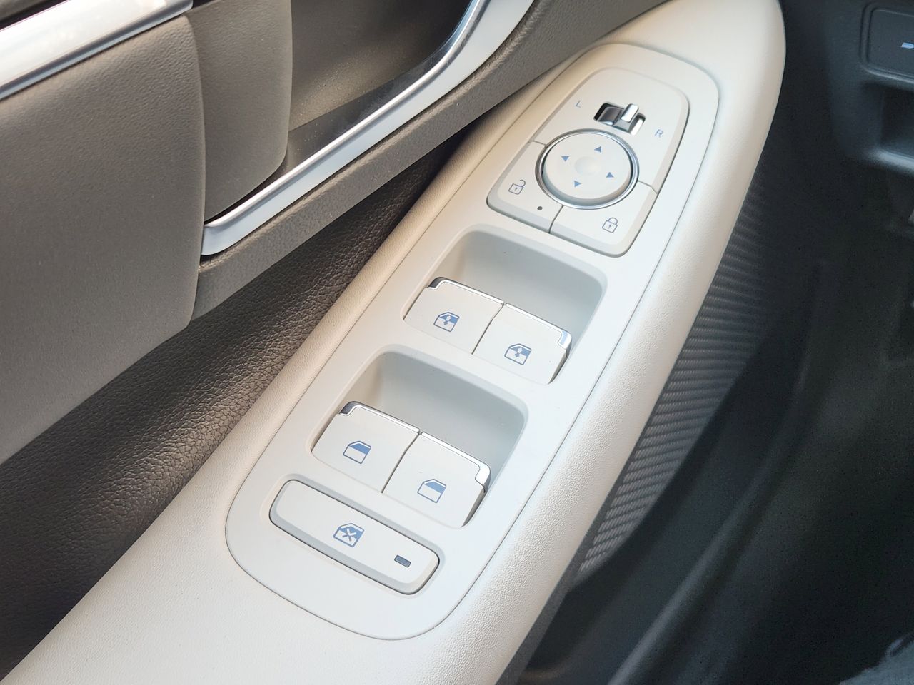 New 2026 W6H White Hyundai SEL Sport image 21