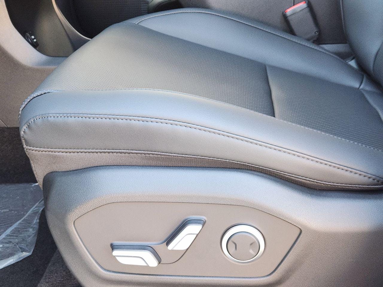 New 2026 W6H White Hyundai SEL FWD image 23