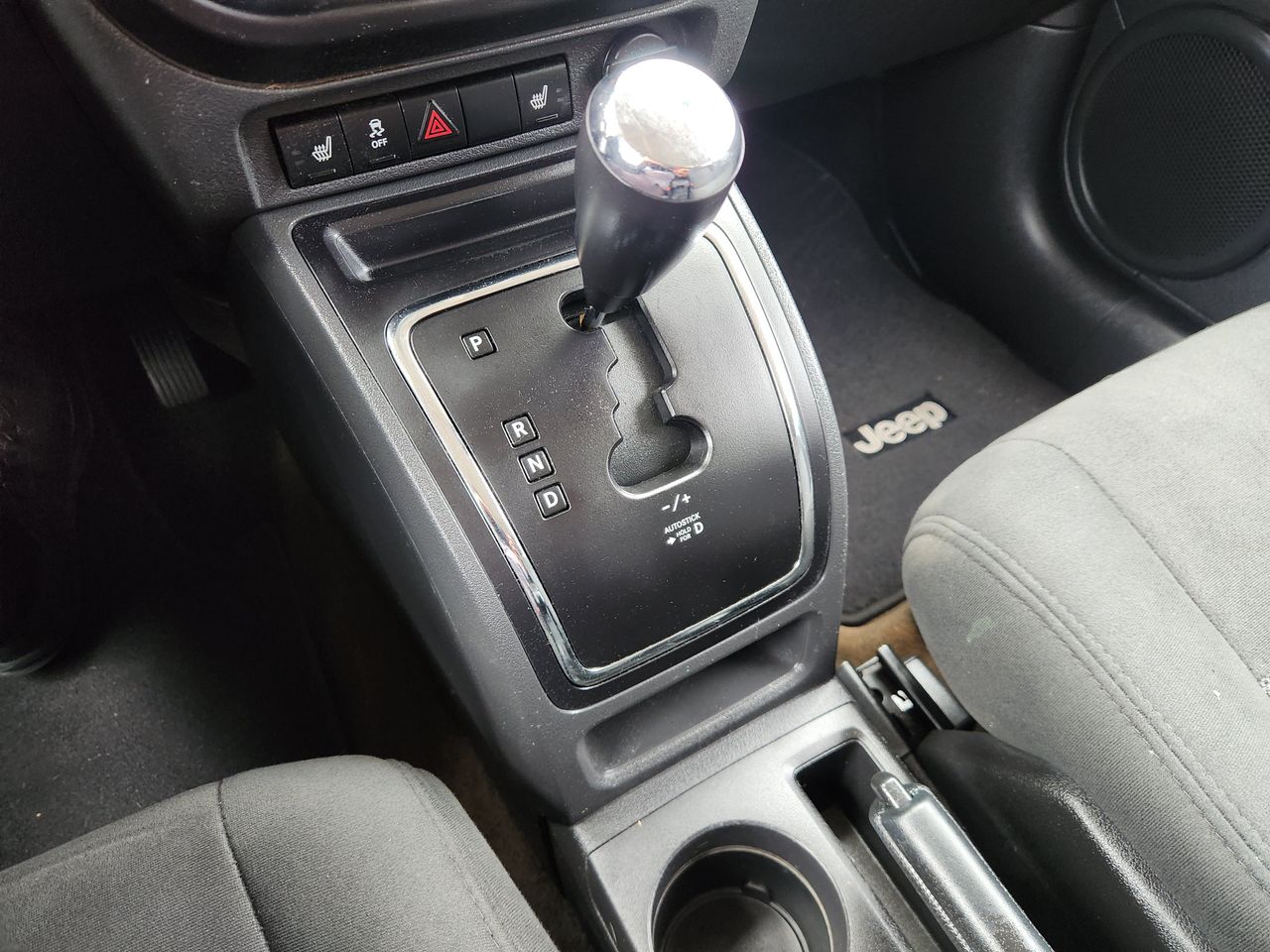 Used 2017 Granite Crystal Jeep Latitude image 18
