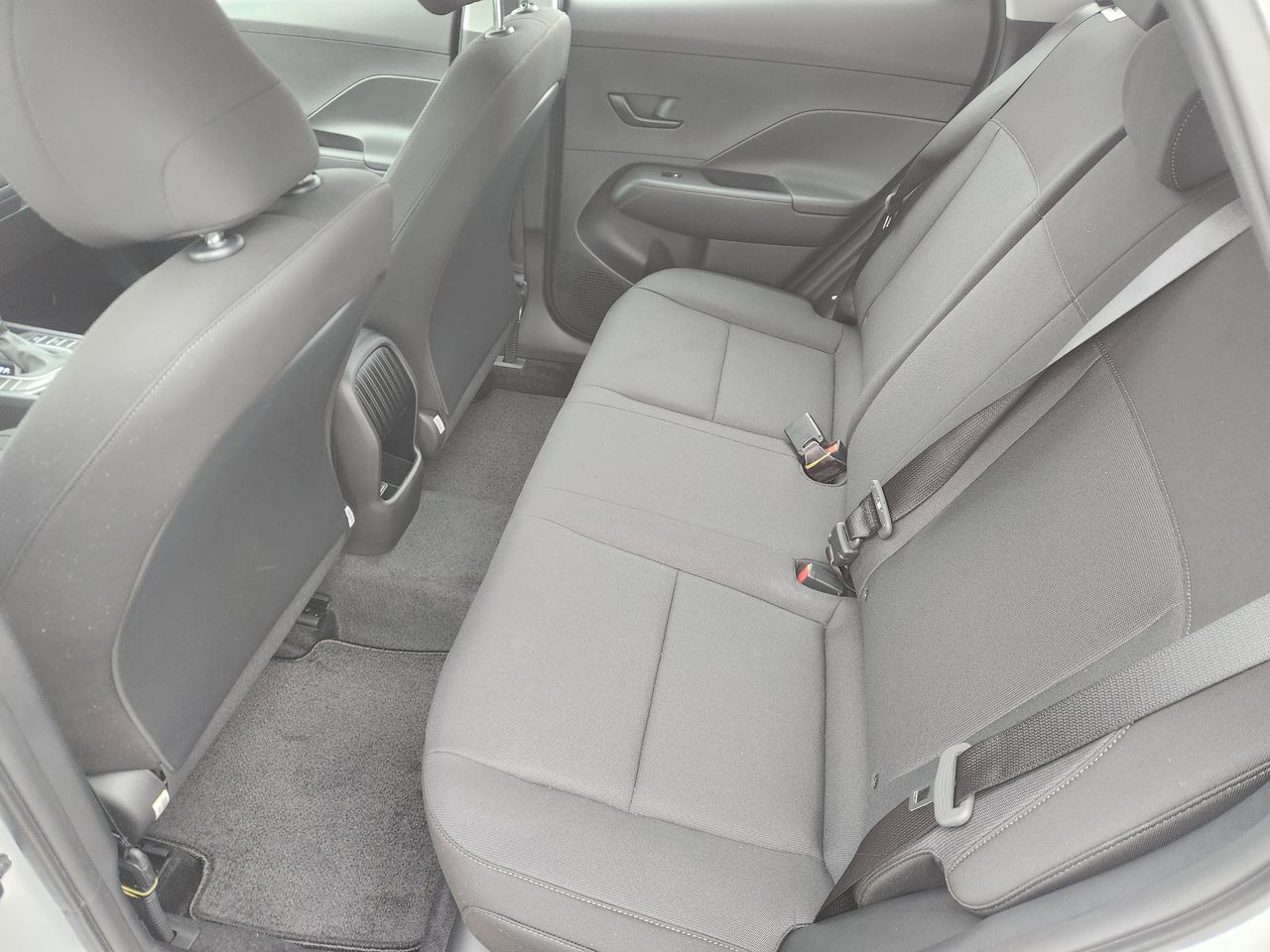 New 2026 SAW White Hyundai SE FWD image 28