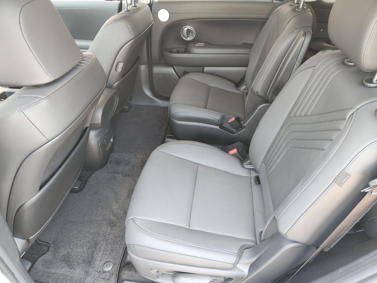 New 2027 Creamy White Pearl Hyundai SEL 7P image 27