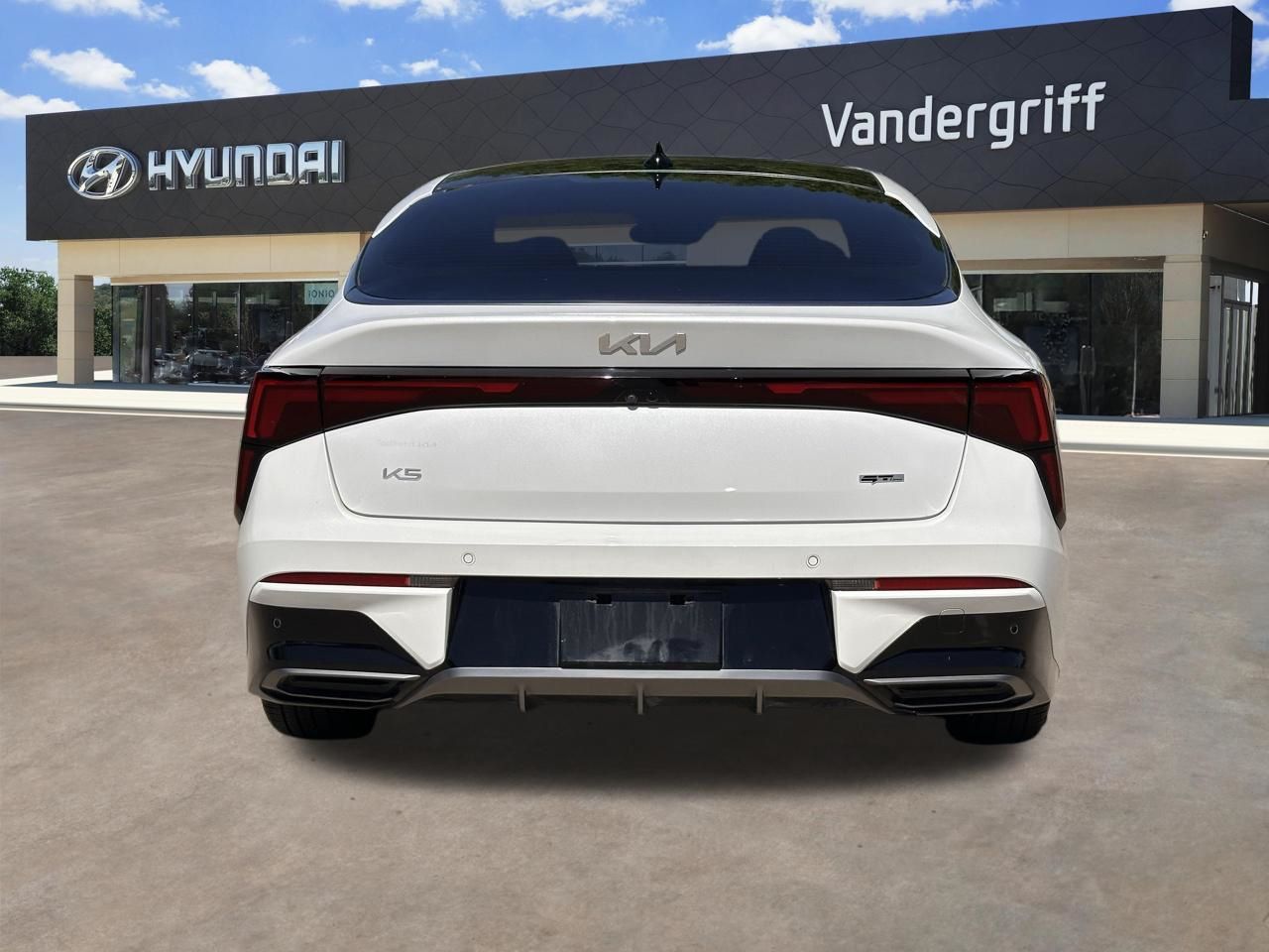 Used 2025 Snow White Pearl Kia GT-Line image 13