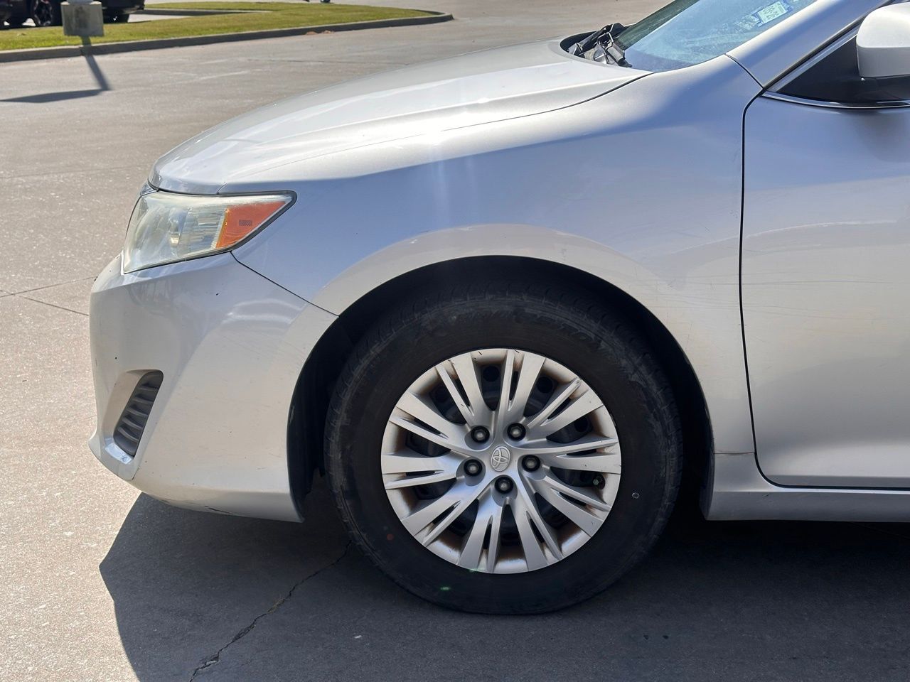 Used 2012 Classic Silver Toyota LE image 6