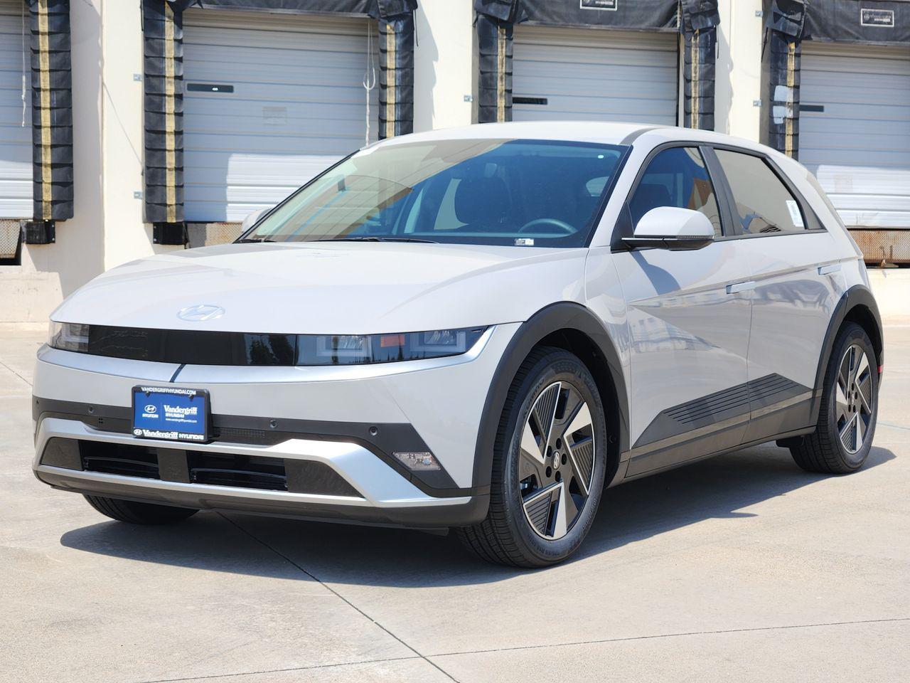 New 2027 Cyber Gray Hyundai SE image 2