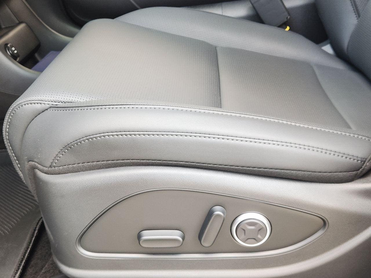 New 2027 Creamy White Pearl Hyundai Blue SEL Premium 7P image 24
