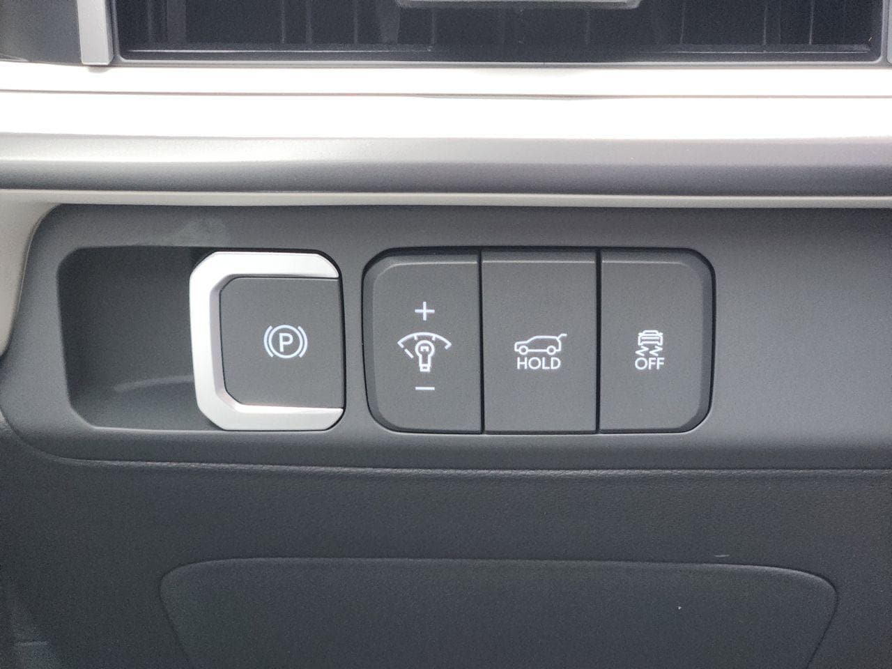 New 2026 W6H White Hyundai SEL FWD image 19