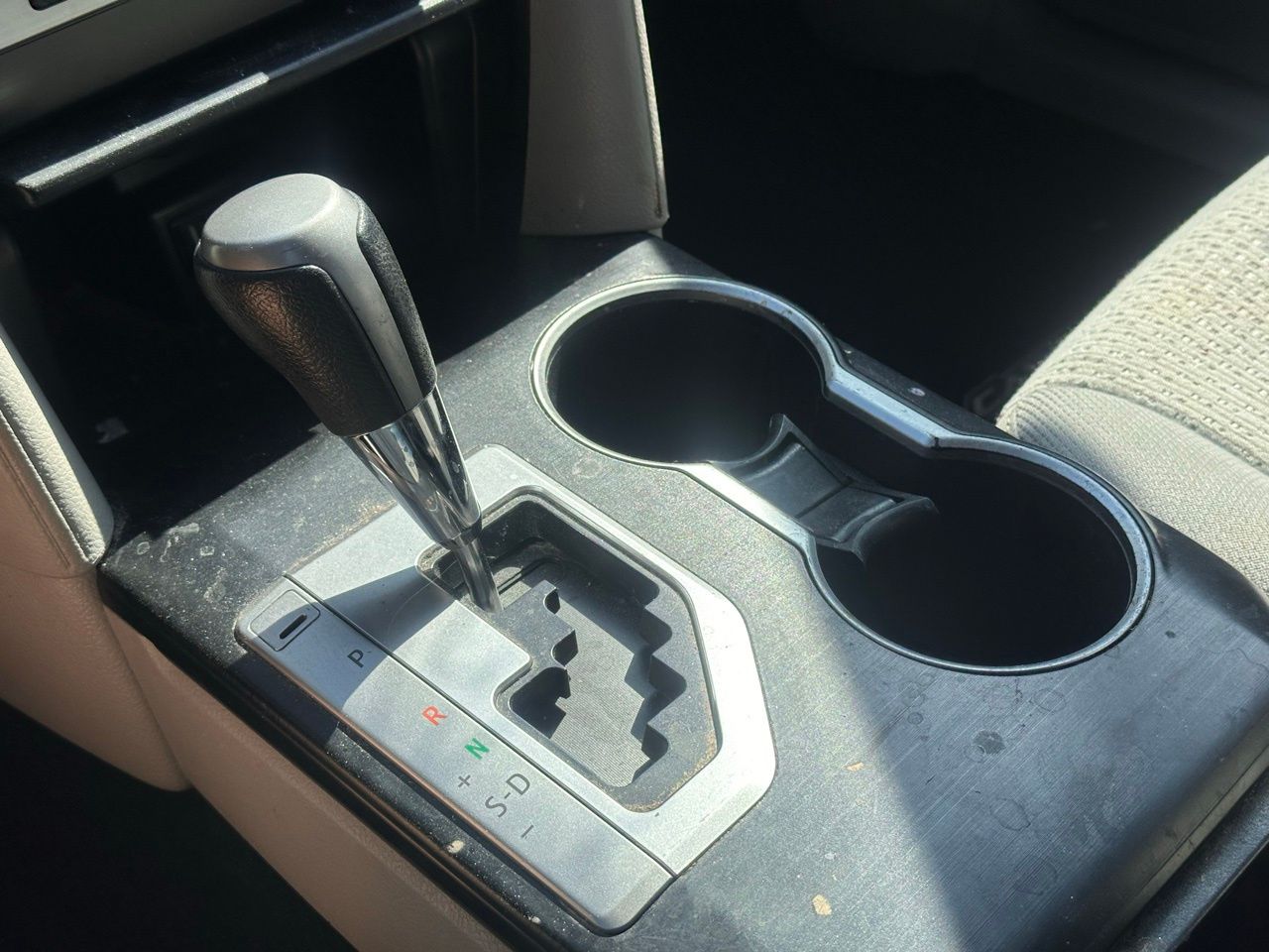 Used 2012 Classic Silver Toyota LE image 25