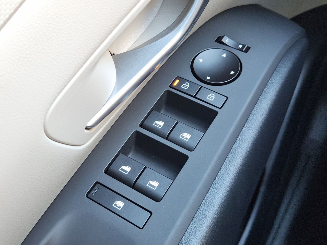 New 2026 S3B Black Hyundai SEL FWD image 21