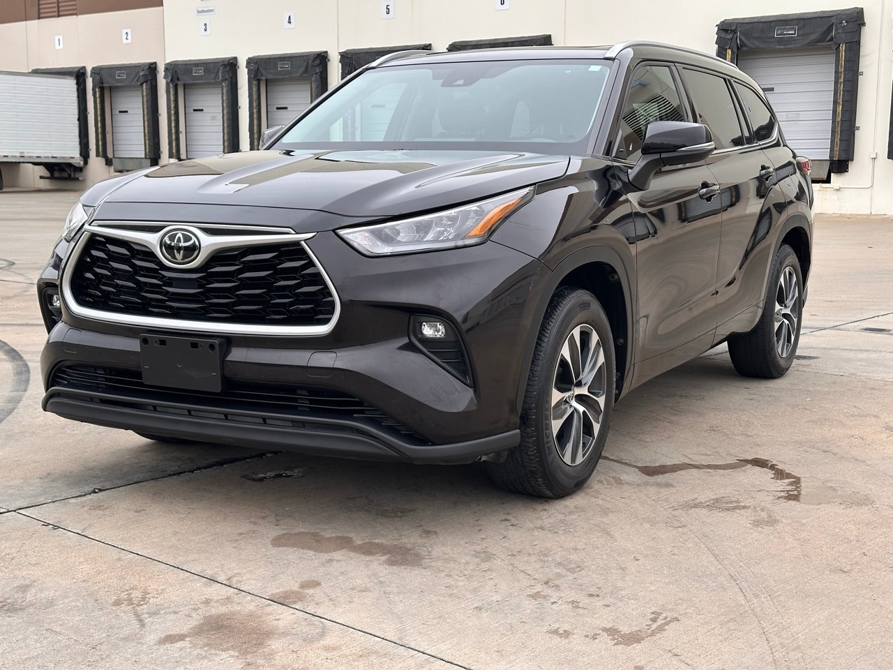 Used 2020 Toyota Highlander XLE with VIN 5TDGZRAHXLS030198 for sale in Arlington, TX