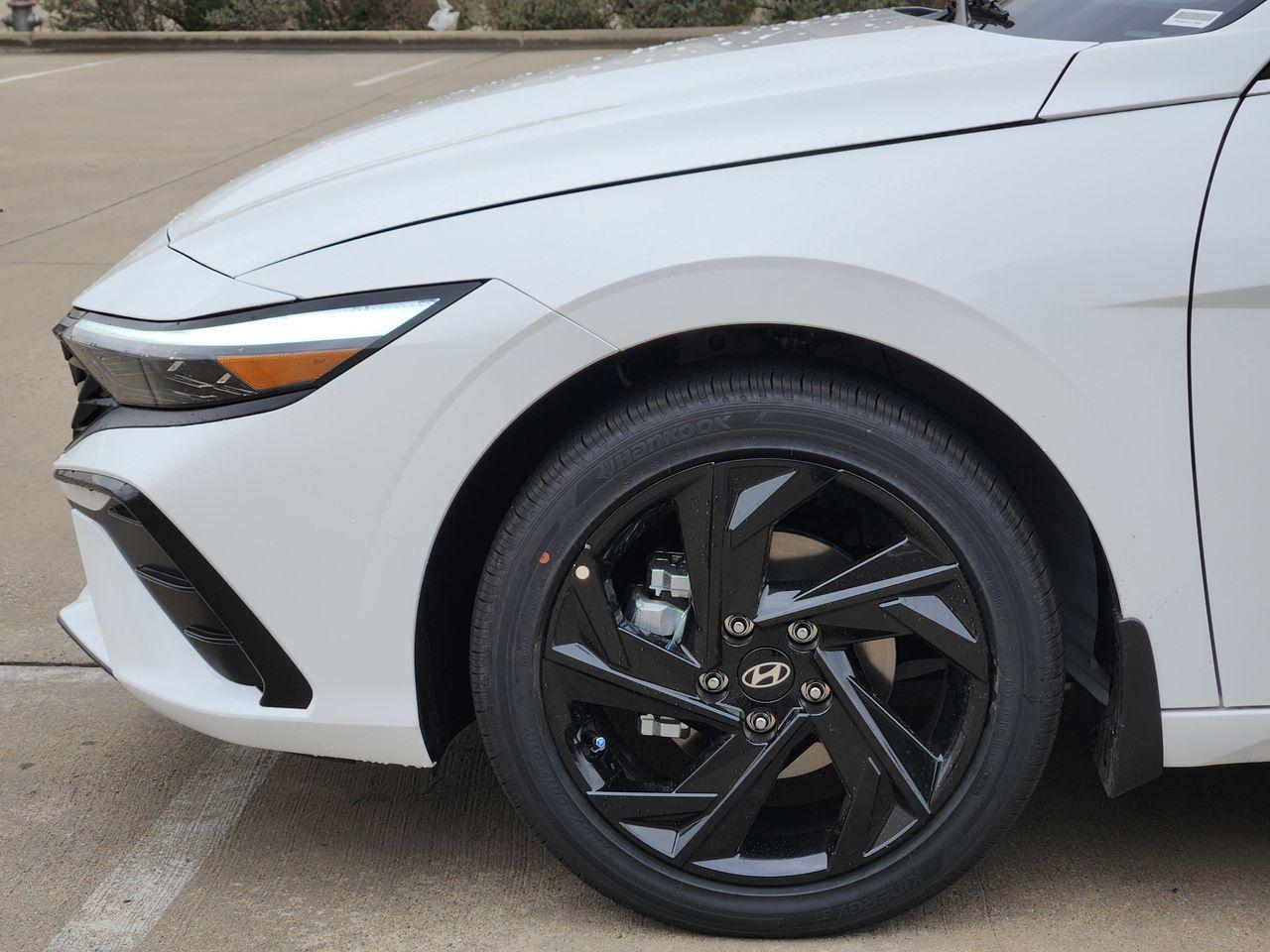 New 2026 W6H White Hyundai SEL Sport Premium image 5