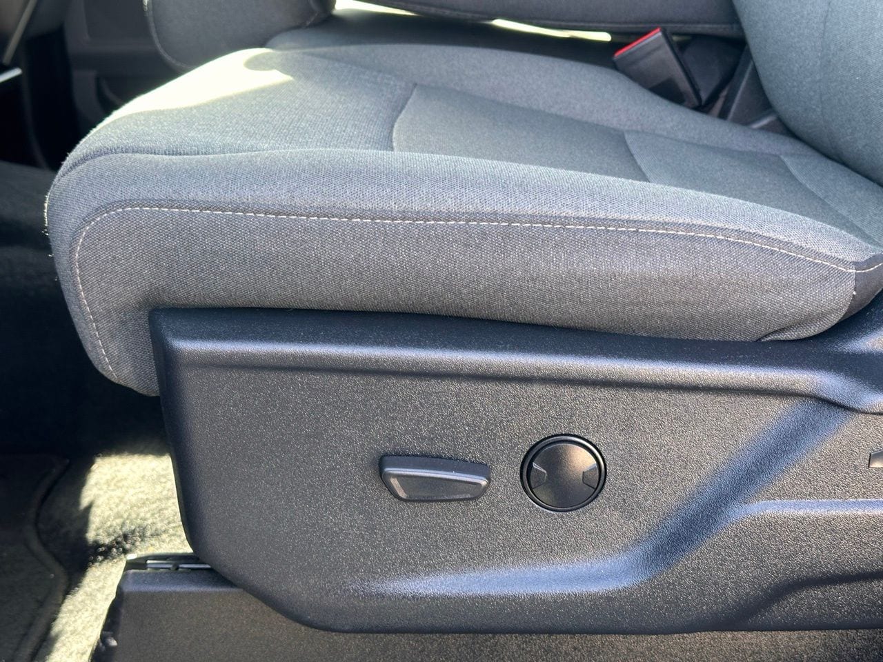 Used 2025 Harbor Gray Metallic Ford XLT image 24