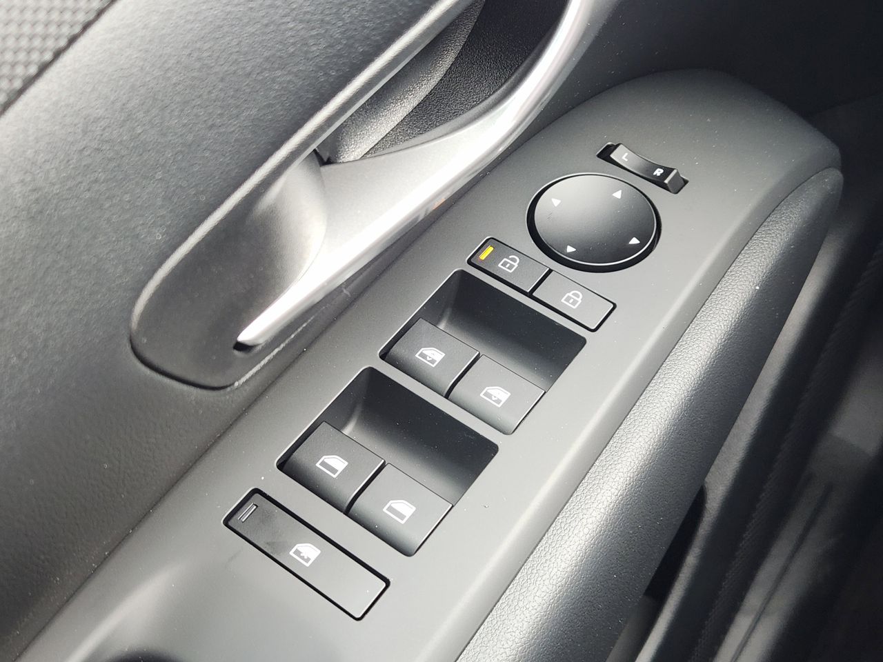 New 2026 W6H White Hyundai SEL FWD image 19