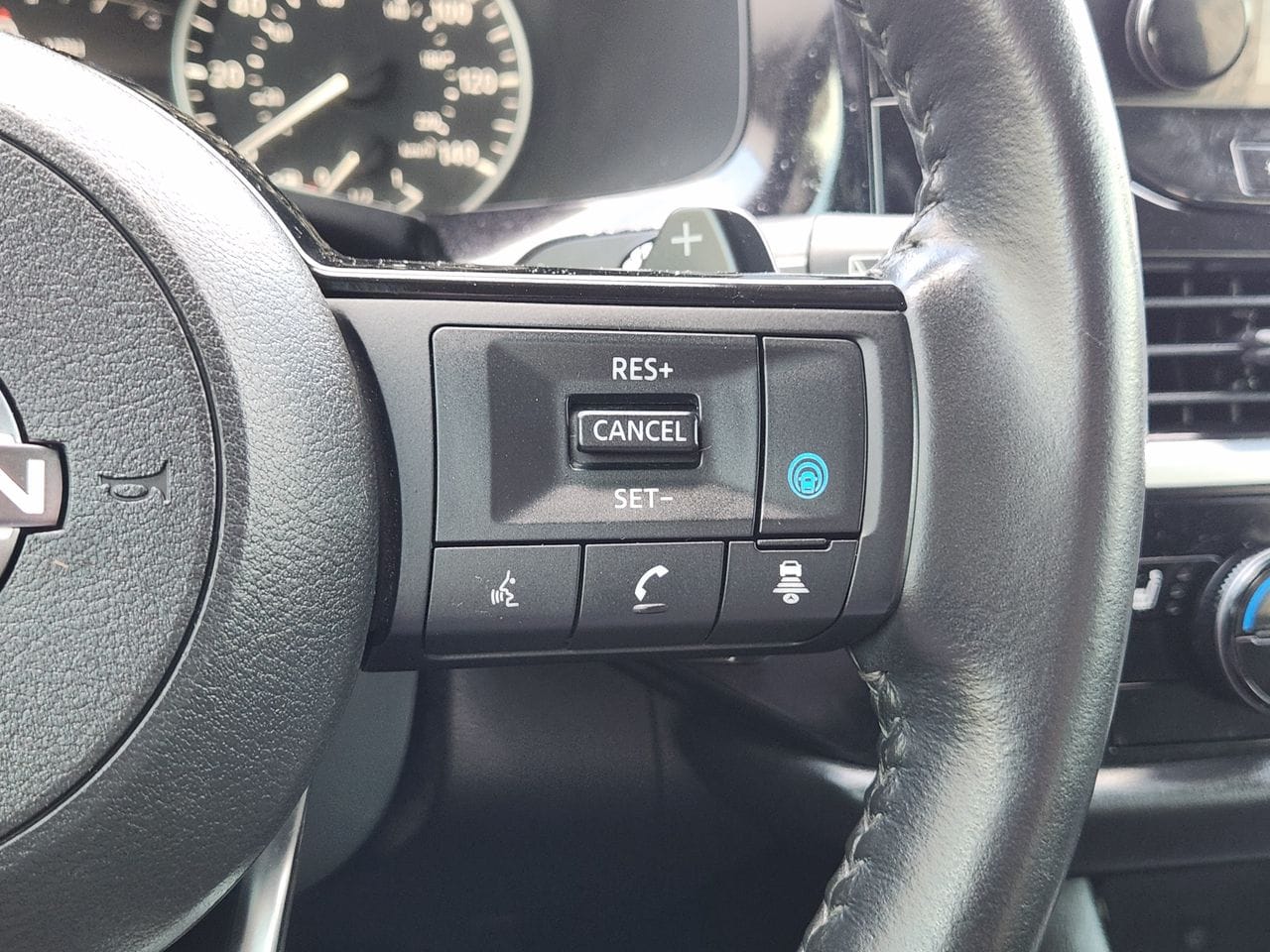 Used 2023 Pearl White Tricoat Nissan SL image 28
