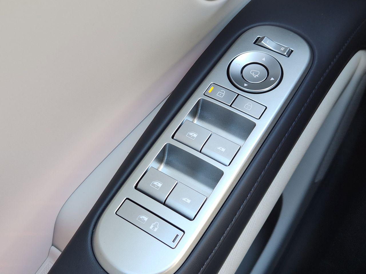 New 2026 T2X Silver Hyundai Calligraphy FWD image 21