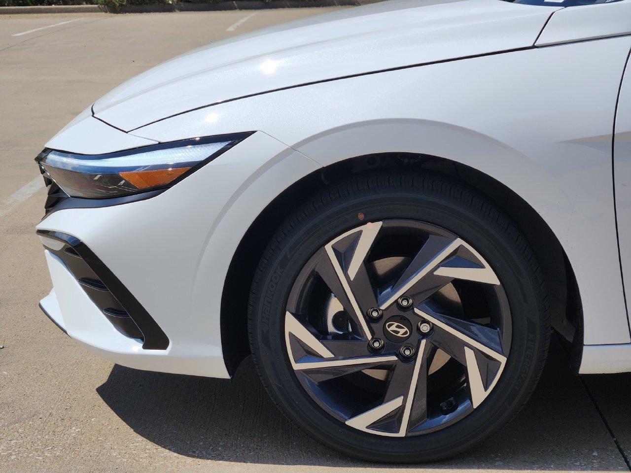 New 2026 Serenity White Hyundai Limited image 5