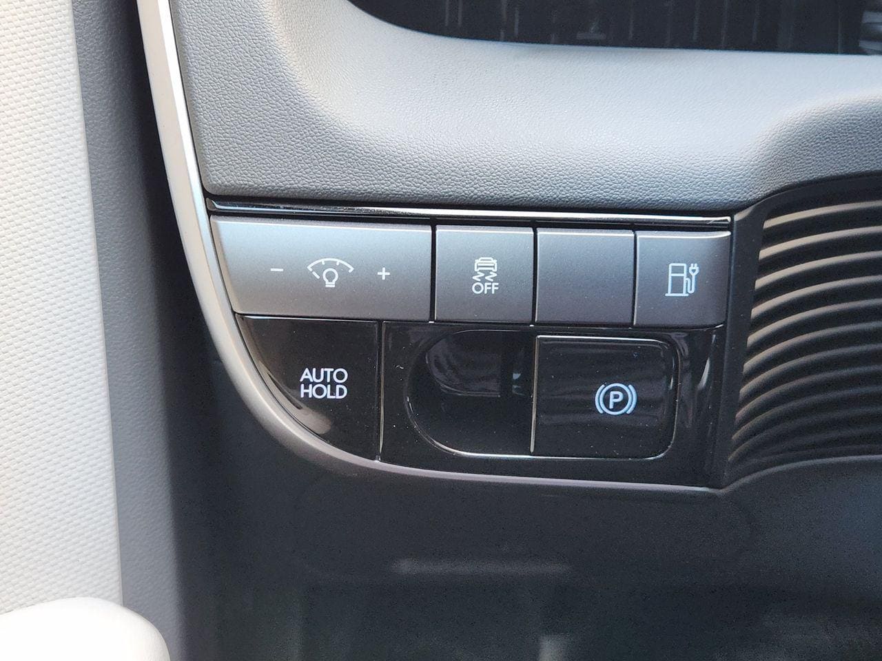 New 2027 SAW/White Hyundai SE image 20