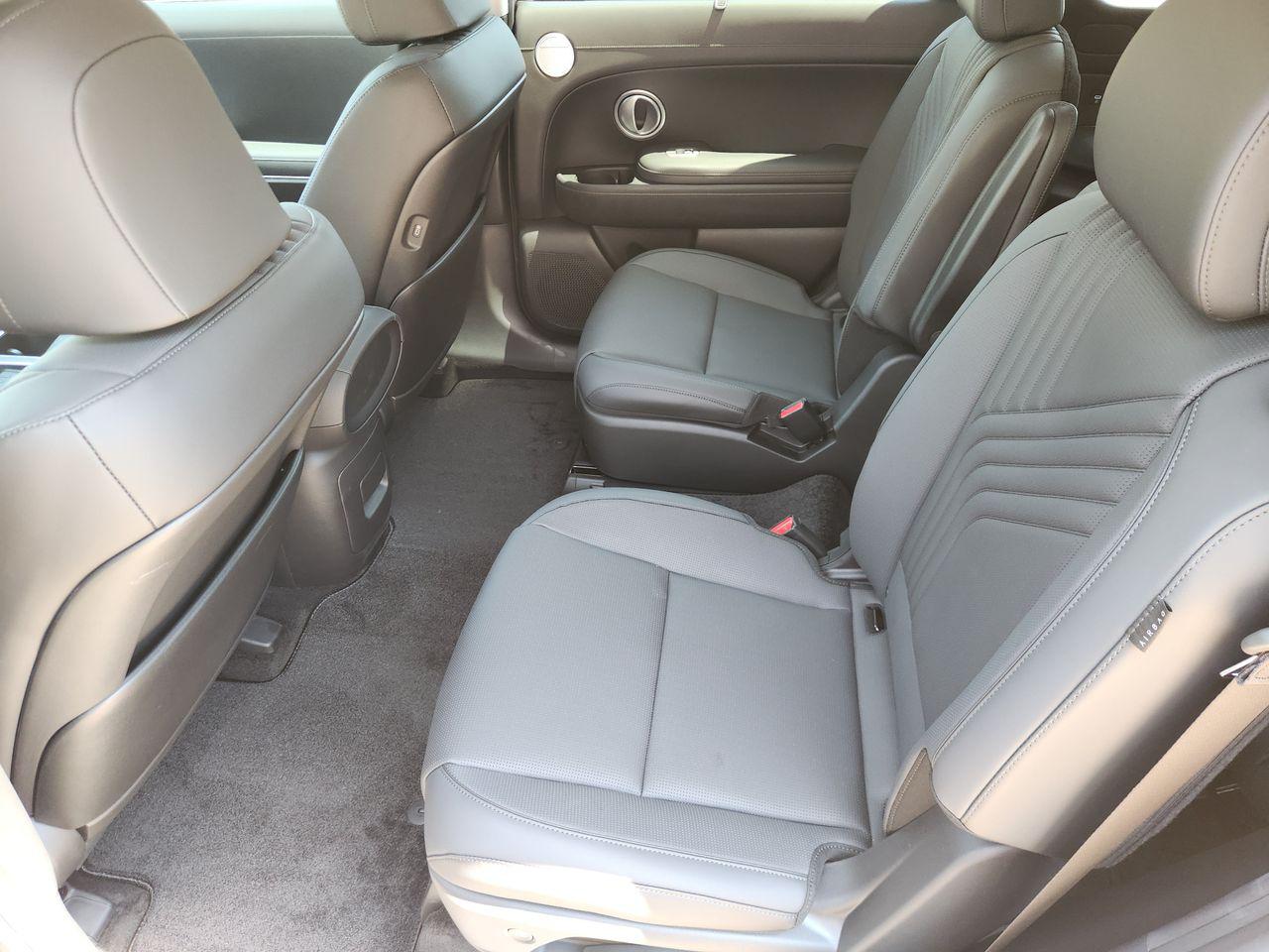 New 2027 Shimmering Silver Hyundai SEL Premium FWD image 28