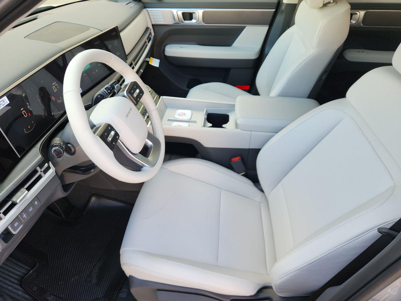 New 2027 Shimmering Silver Hyundai SE FWD image 9