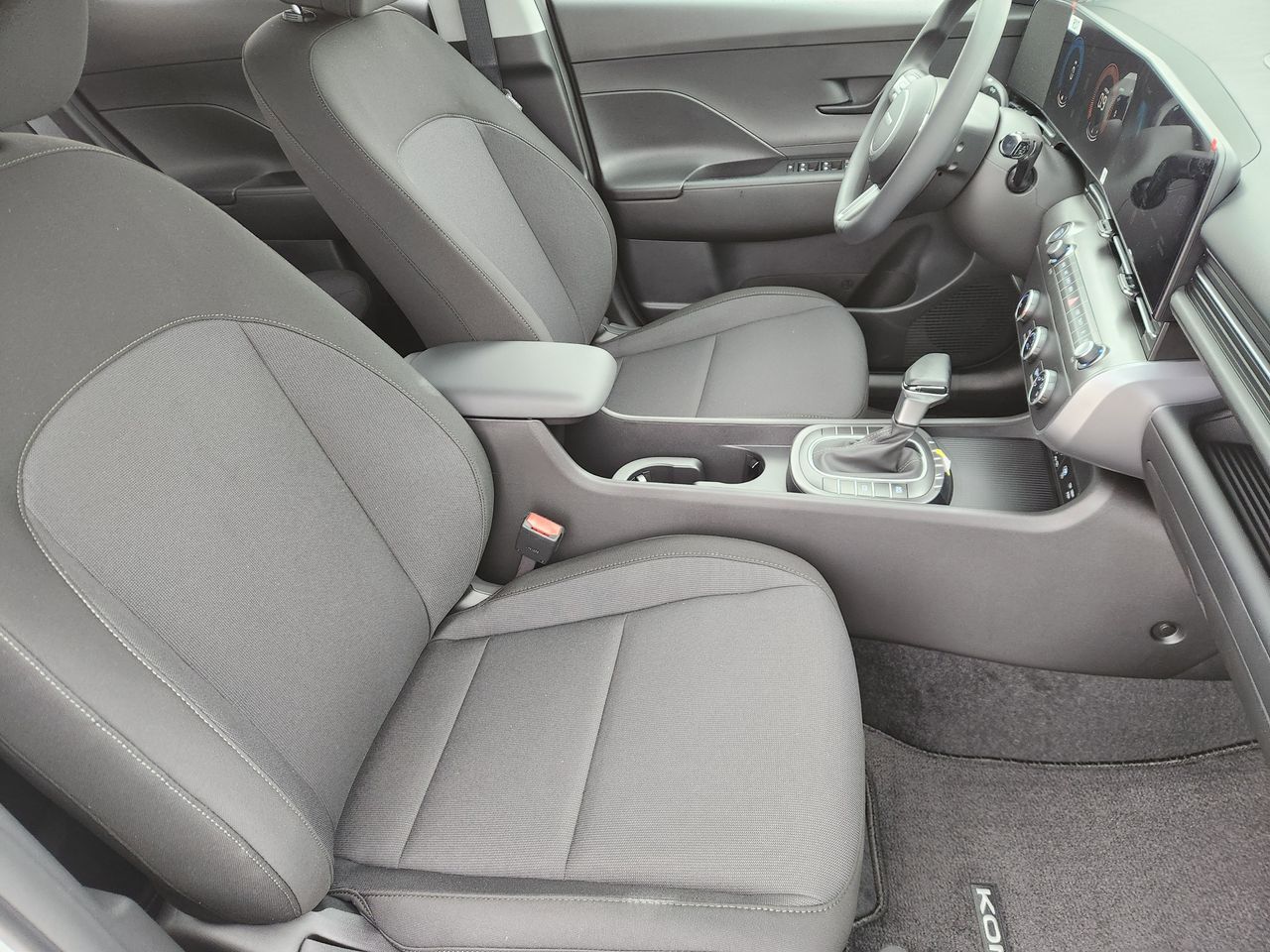 New 2026 SAW White Hyundai SE FWD image 10