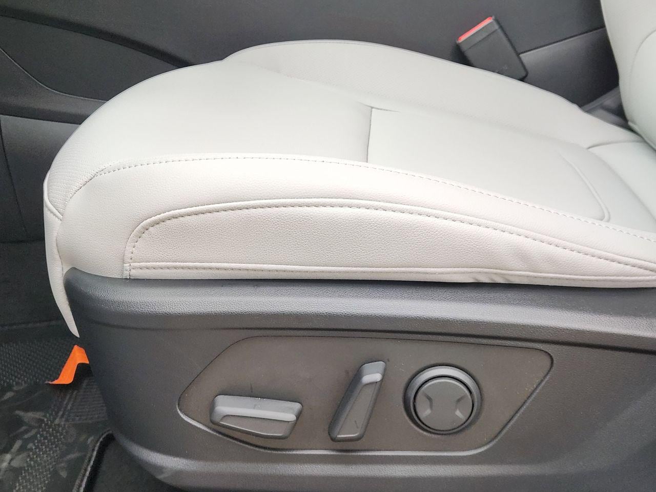 New 2026 SAW White Hyundai SEL FWD image 23