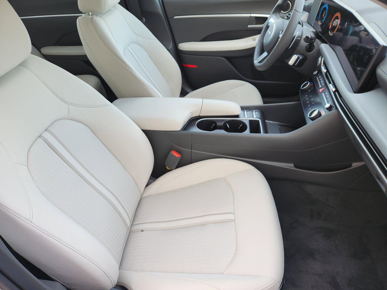 New 2026 T4A Silver Hyundai SEL Sport image 10