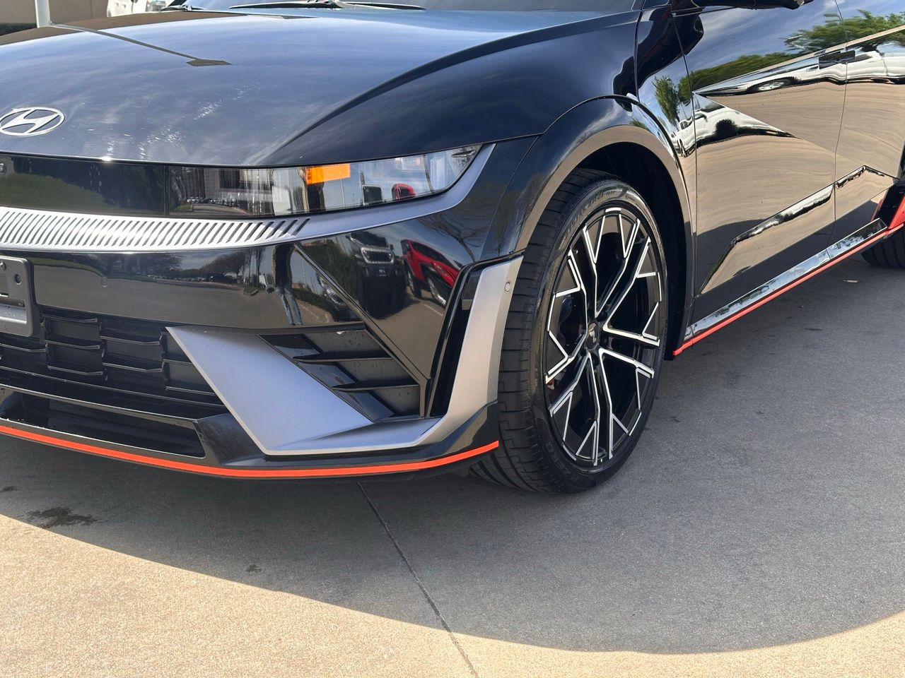 Used 2025 Abyss Black Hyundai Base image 9