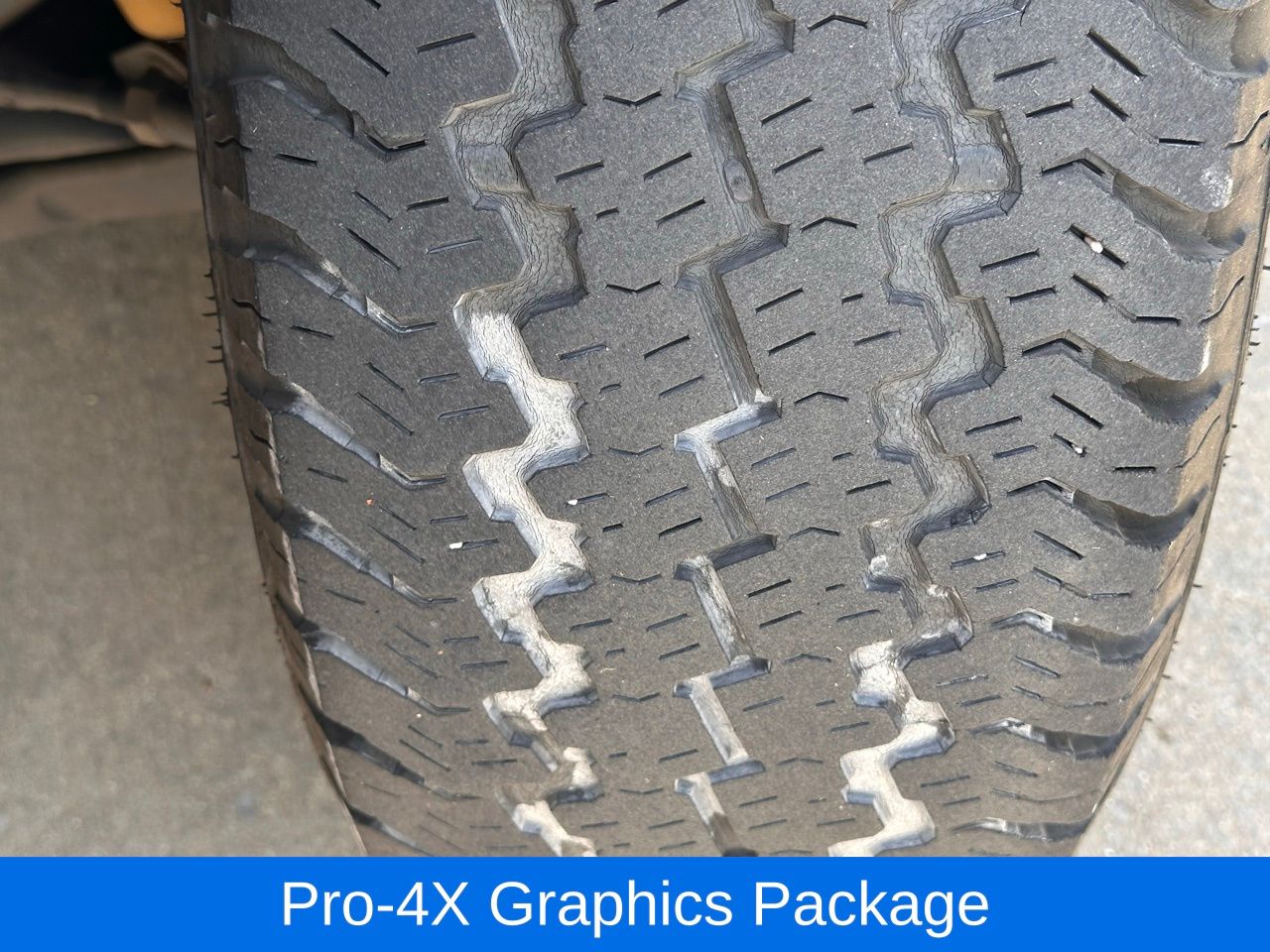 Used 2015 Arctic Blue Nissan PRO-4X image 3