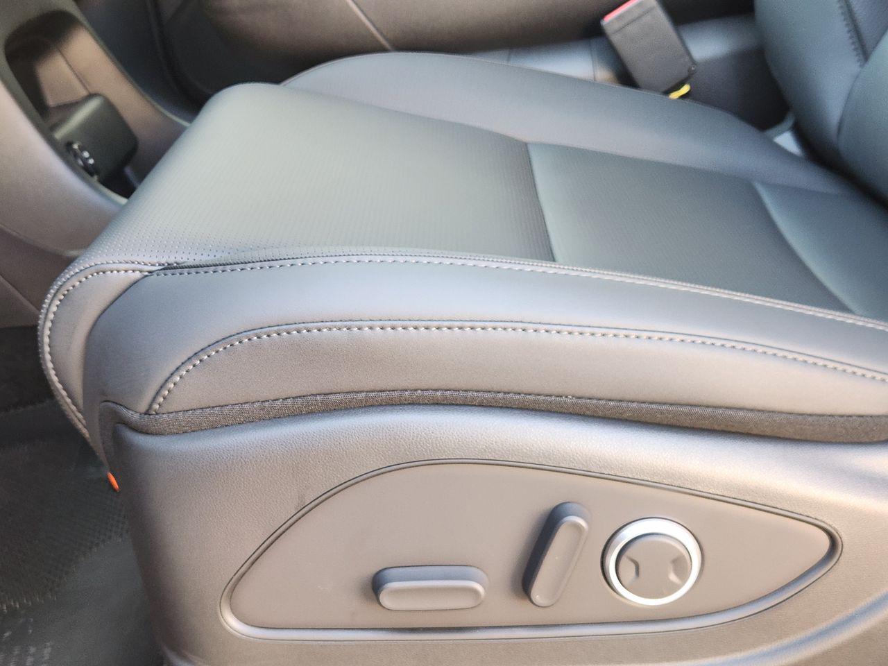 New 2027 Creamy White Pearl Hyundai SEL FWD image 23