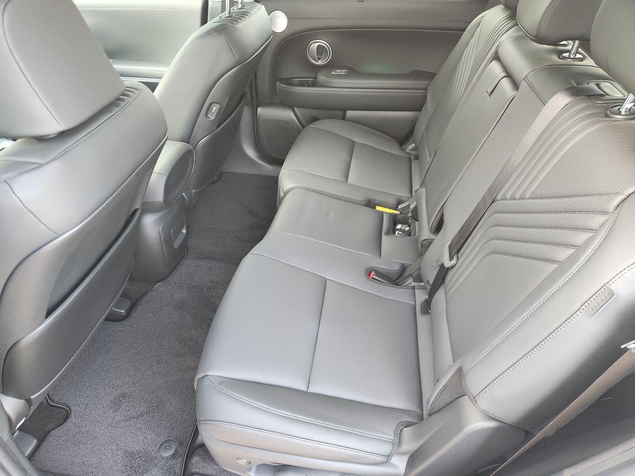 New 2026 Creamy White Pearl Hyundai Blue SEL Premium 8P image 30