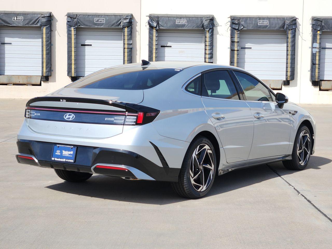 New 2026 T4A Silver Hyundai SEL Sport image 4