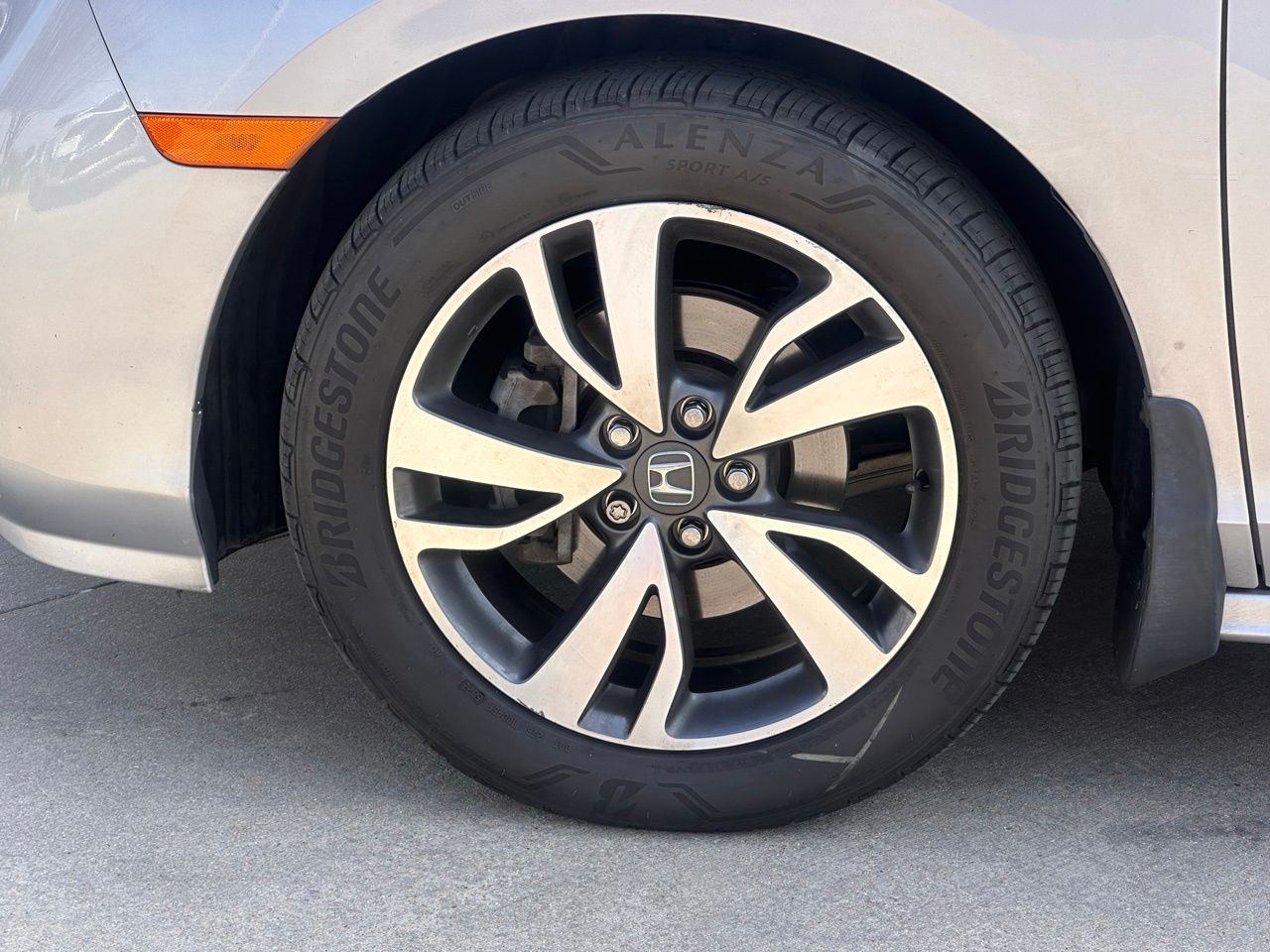 Used 2022 Lunar Silver Metallic Honda Touring image 8