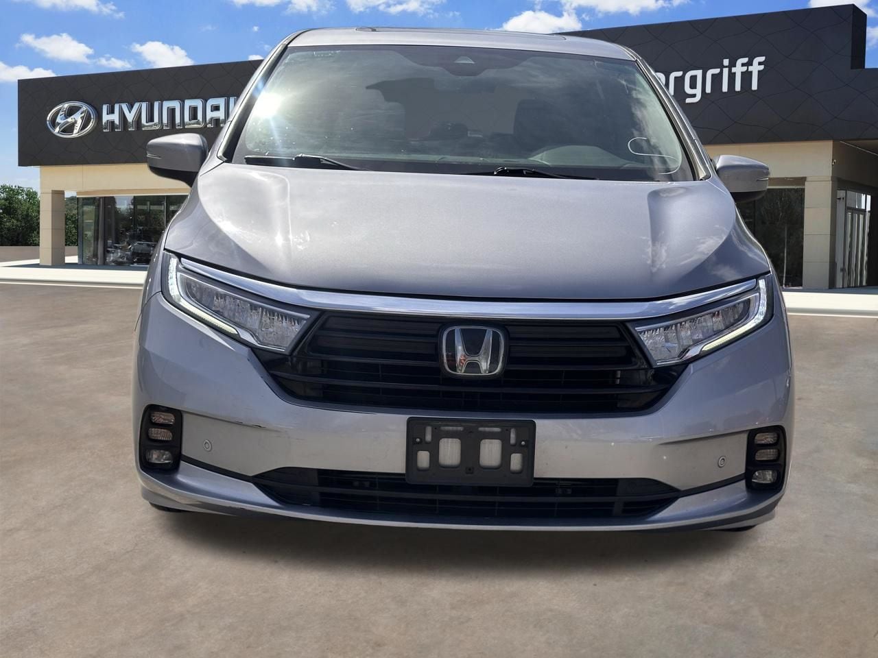 Used 2022 Lunar Silver Metallic Honda Touring image 6