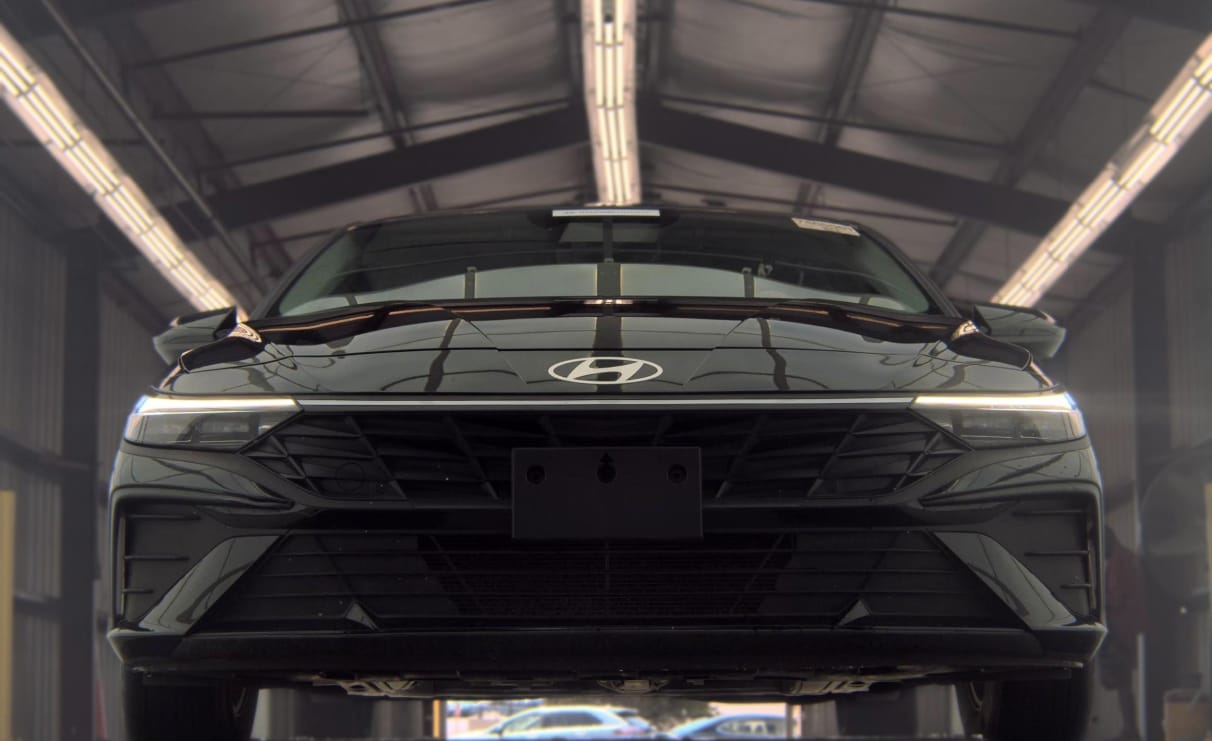 Used 2025 Abyss Black Hyundai SE image 3