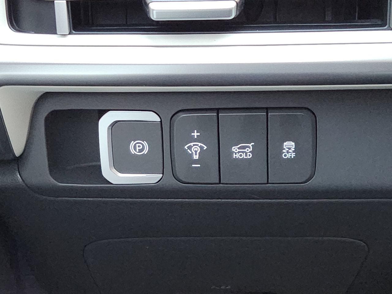 New 2026 W6H White Hyundai SEL FWD image 19