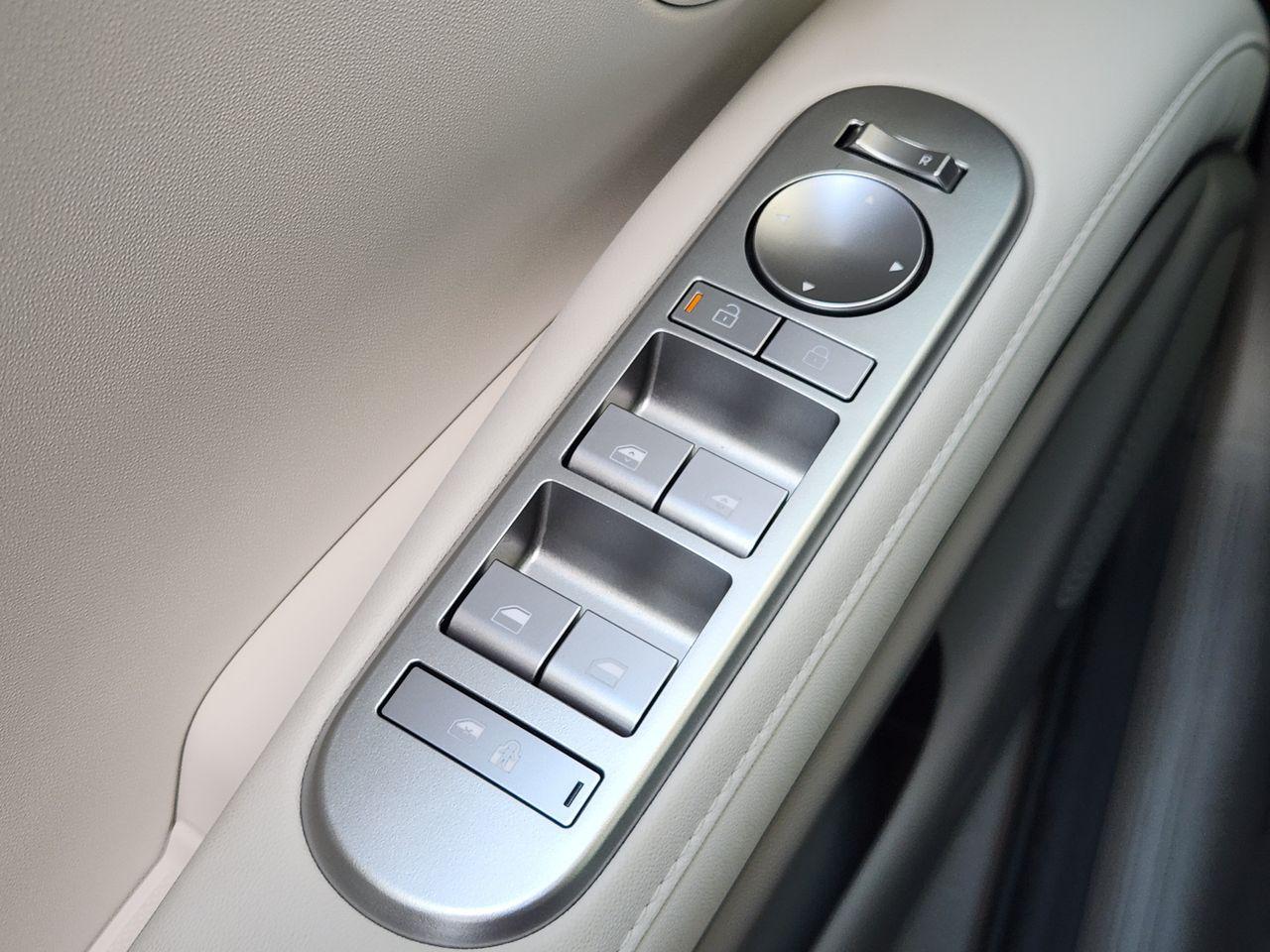 New 2027 Creamy White Pearl Hyundai SEL FWD image 21