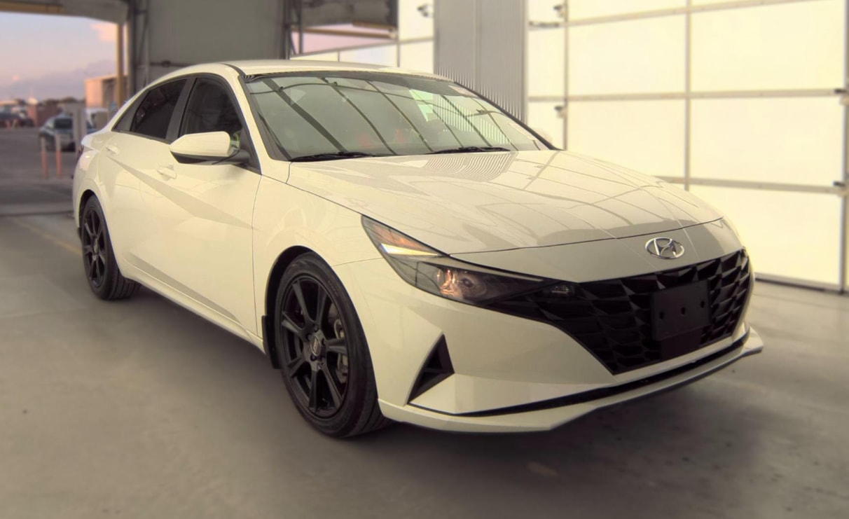 Used 2023 Quartz White Hyundai SEL image 4